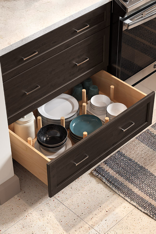 https://www.diamondatlowes.com/-/media/diamondatlowes/products/cabinet_interiors/2022/pegged-dish-organizer.jpg