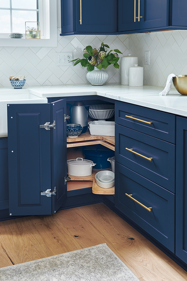 Base Corner Cabinet with Curved Pullout - Decora